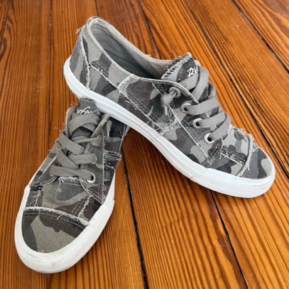 Blowfish Malibu Shoes - Canvas Sneakers from BLOWFISH MALIBU ~ Size 7